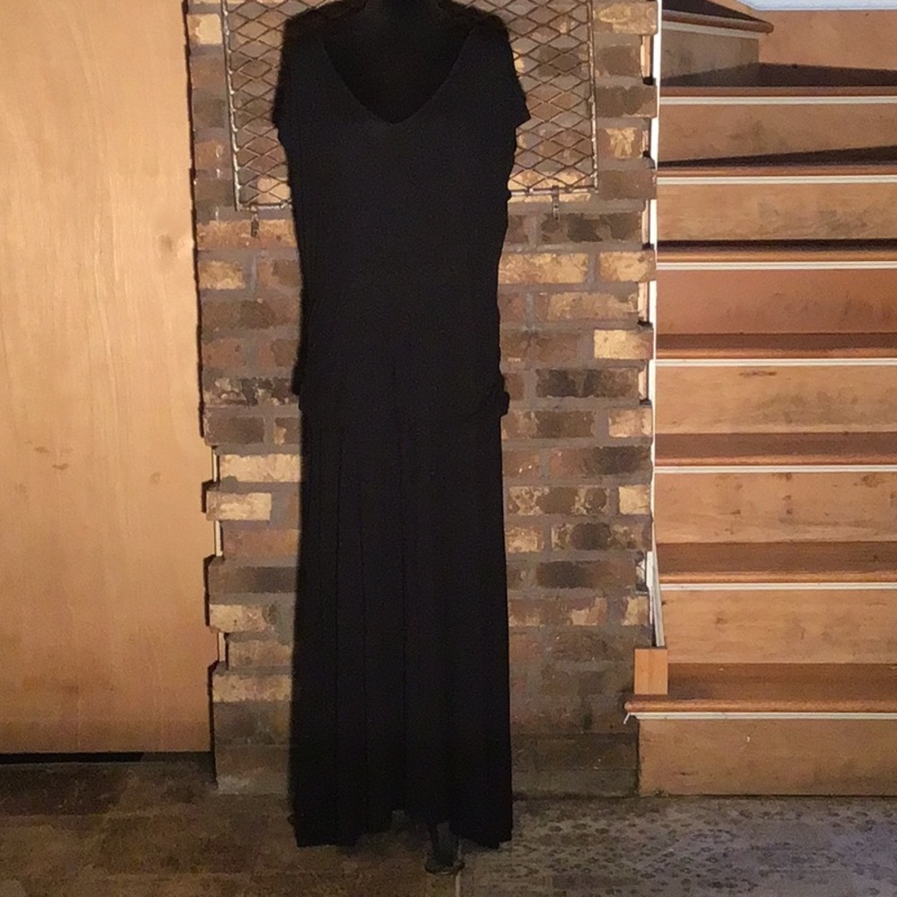 Classic Black V-Neck Maxi Dress